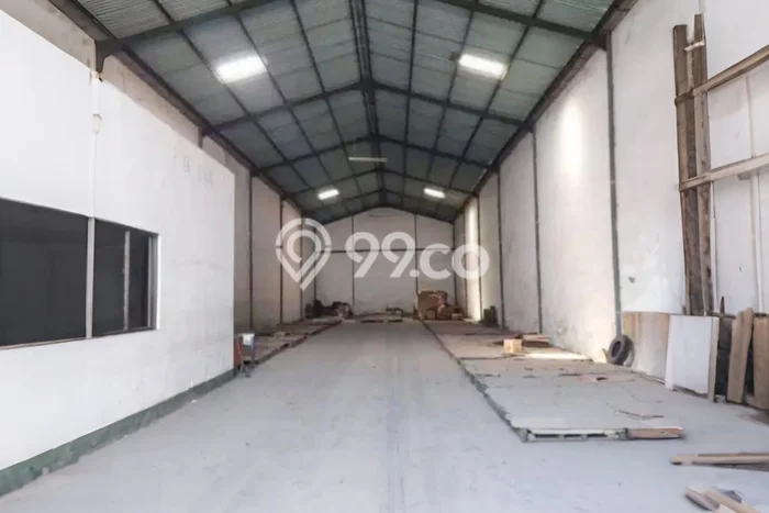 Gudang Disewa di Surabaya dengan LB 480m2 Area Komersial Ramai Gudang Disewa di Surabaya dengan LB 480m2 Area Komersial Ramai