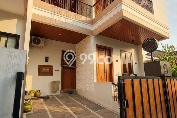 Rumah Mewah LB 260m2 Siap Pakai Desain Elegan di Cikutra, Bandung Rumah Mewah LB 260m2 Siap Pakai Desain Elegan di Cikutra, Bandung