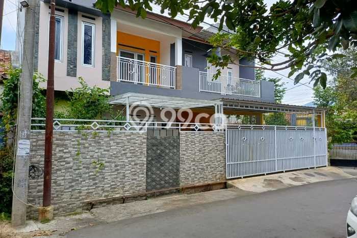 Rumah Strategis Minimalis Lb 200m2 di Cileunyi, Bandung Rumah Strategis Minimalis Lb 200m2 di Cileunyi, Bandung