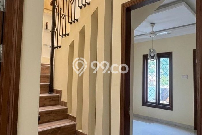 Rumah Mewah LB 260m2 Siap Pakai Desain Elegan di Cikutra, Bandung Rumah Mewah LB 260m2 Siap Pakai Desain Elegan di Cikutra, Bandung