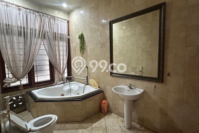 Jual Rumah Mewah Megah Dengan View Eksklusif di Sayap Dago, Bandung Jual Rumah Mewah Megah Dengan View Eksklusif di Sayap Dago, Bandung