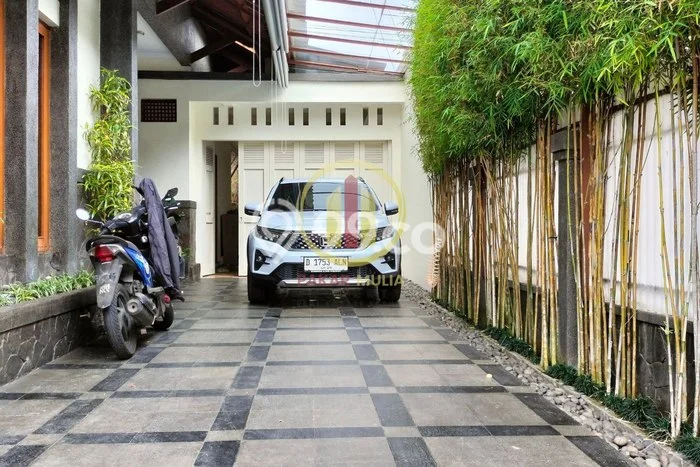 Rumah area , Bandung, Luas 329m2m² Bangunan 250m2m² - JUAL CEPAT! Rumah area , Bandung, Luas 329m2m² Bangunan 250m2m² - JUAL CEPAT!