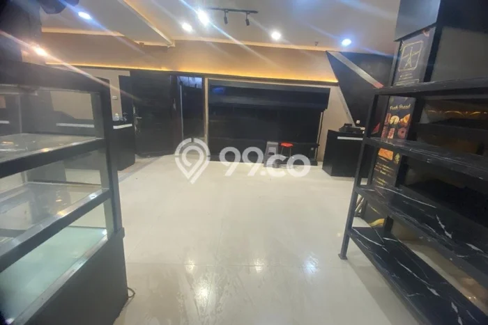 Ruko untuk disewa di Medan Maimun punya LT 330m2 & LB 660m2 harga sewa kompetitif Ruko untuk disewa di Medan Maimun punya LT 330m2 & LB 660m2 harga sewa kompetitif