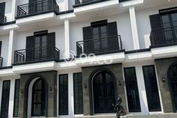 FOR SALE! Ruko di Wiyung Surabaya, LT 75m2, LB 204m2 FOR SALE! Ruko di Wiyung Surabaya, LT 75m2, LB 204m2