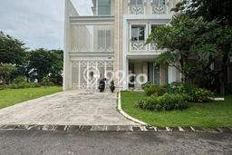 Ready to Use! Premium House LT 330m2 Desain Modern di Pakuwon Indah Ready to Use! Premium House LT 330m2 Desain Modern di Pakuwon Indah