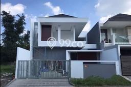 Ready to Use! Premium House LT 220m2 Desain Elegan di Pakuwon Indah Ready to Use! Premium House LT 220m2 Desain Elegan di Pakuwon Indah