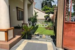 Hunian Mewah LB 300m2 Siap Huni Desain Elegan di Sukomanunggal, Surabaya Hunian Mewah LB 300m2 Siap Huni Desain Elegan di Sukomanunggal, Surabaya