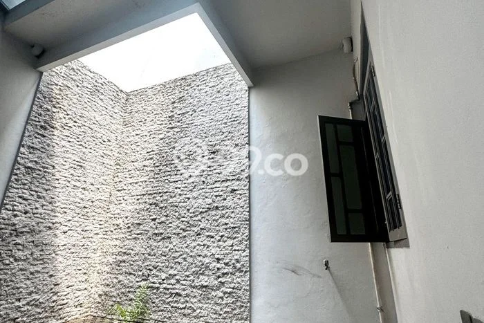 For Sale! Luxury House LT 148m2 Desain Elegan di Pulomas For Sale! Luxury House LT 148m2 Desain Elegan di Pulomas