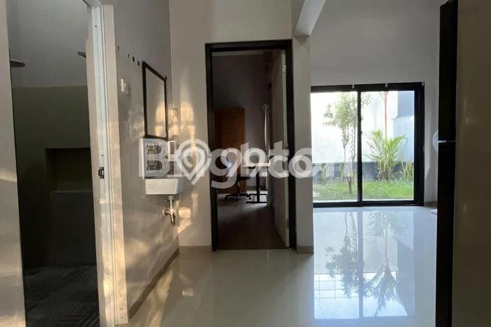 DIJUAL CEPAT! Rumah , Surakarta, LT 93m2m² Bangunan 45m2m² DIJUAL CEPAT! Rumah , Surakarta, LT 93m2m² Bangunan 45m2m²