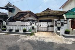 RECOMMENDED! Rumah di Colomadu, 3 KM, Area Premium, Luas 200m2m² LB 200m2m² RECOMMENDED! Rumah di Colomadu, 3 KM, Area Premium, Luas 200m2m² LB 200m2m²