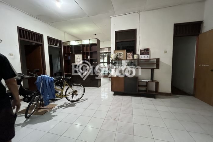 Rumah area Colomadu, 3 KT, Konsep Modern, LT 180m2m² LB 160m2m² Rumah area Colomadu, 3 KT, Konsep Modern, LT 180m2m² LB 160m2m²