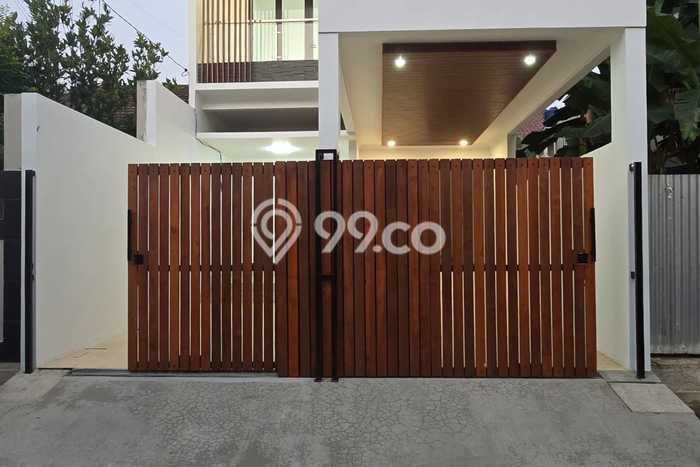 Dijual Rumah Premium dengan Fasilitas Sekitar Komplit di Duren Sawit, Jakarta Timur Dijual Rumah Premium dengan Fasilitas Sekitar Komplit di Duren Sawit, Jakarta Timur