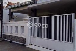 Ready to Use! Premium House LT 237m2 Desain Elegan di Utan Kayu Ready to Use! Premium House LT 237m2 Desain Elegan di Utan Kayu
