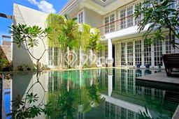Rumah Luxury Modern Tanpa Renovasi di Condet Jakarta Timur Rumah Luxury Modern Tanpa Renovasi di Condet Jakarta Timur
