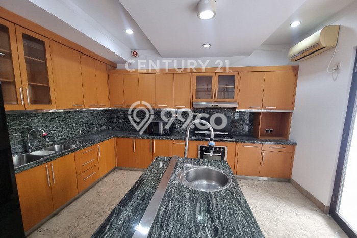 Sewa Rumah Strategis LT 623m2 / LB 500m2 di Cipete, Jakarta Selatan Sewa Rumah Strategis LT 623m2 / LB 500m2 di Cipete, Jakarta Selatan