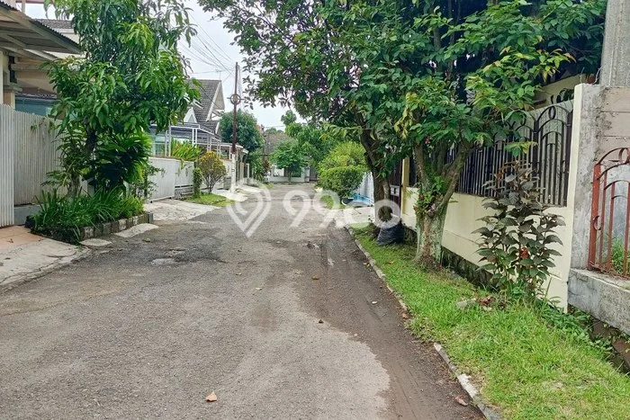 Rumah LT 143m2m² / LB 70m2m² Lokasi Premium di Arcamanik, Bandung Rumah LT 143m2m² / LB 70m2m² Lokasi Premium di Arcamanik, Bandung