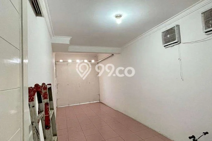 Bisa KPR! Rumah Strategis area , Luas 150m2m² LB 160m2m² Bisa KPR! Rumah Strategis area , Luas 150m2m² LB 160m2m²