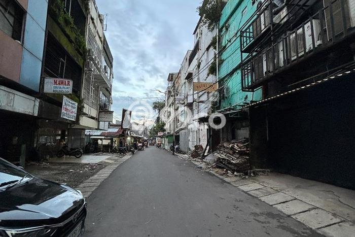 Cocok Untuk Investasi! For Sale Kost di Hayam Wuruk 20 Kamar Cocok Untuk Investasi! For Sale Kost di Hayam Wuruk 20 Kamar