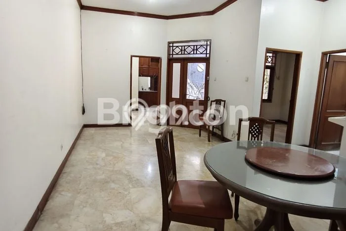 Disewakan! Rumah 3 Kamar Tidur &
3 Kamar Mandi di Margonda, Depok Disewakan! Rumah 3 Kamar Tidur &
3 Kamar Mandi di Margonda, Depok