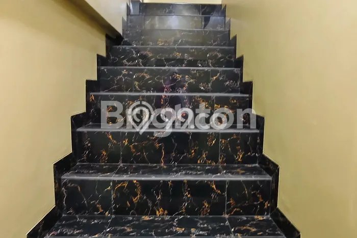 Unit Ruko Dijual di Depok LT 74m2 & LB 219m2 Unit Ruko Dijual di Depok LT 74m2 & LB 219m2