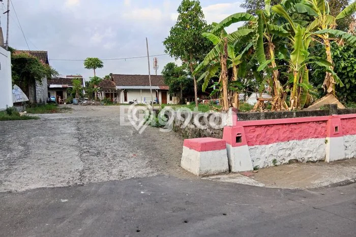 Lahan Dijual Lokasi Depok, Sleman dengan Luas Tanah 700m2 dan Status SHM Lahan Dijual Lokasi Depok, Sleman dengan Luas Tanah 700m2 dan Status SHM