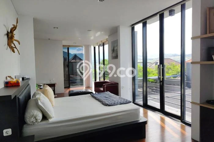 Jual Rumah Luas Elegan Dengan View Cantik di Sentul City, Bogor Jual Rumah Luas Elegan Dengan View Cantik di Sentul City, Bogor