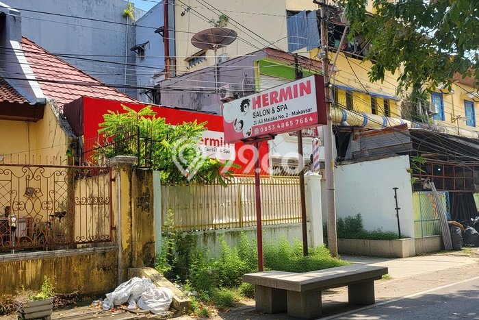 Rumah Mewah LB 800m2 Siap Pakai Desain Elegan di Maloku, Makassar Rumah Mewah LB 800m2 Siap Pakai Desain Elegan di Maloku, Makassar