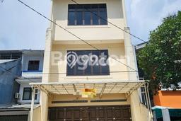FOR SALE! Ruko di Mamajang Makassar, LT 122m2, LB 400m2 FOR SALE! Ruko di Mamajang Makassar, LT 122m2, LB 400m2
