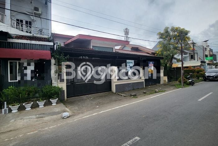 PROMO SPESIAL! Rumah Siap Huni di Mamajang, Luas 276m2m² Bangunan 250m2m² PROMO SPESIAL! Rumah Siap Huni di Mamajang, Luas 276m2m² Bangunan 250m2m²