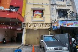 Area Ramai! Ruko Dijual di Rappocini untuk Bisnis Luas Bangunan 225m2 Area Ramai! Ruko Dijual di Rappocini untuk Bisnis Luas Bangunan 225m2