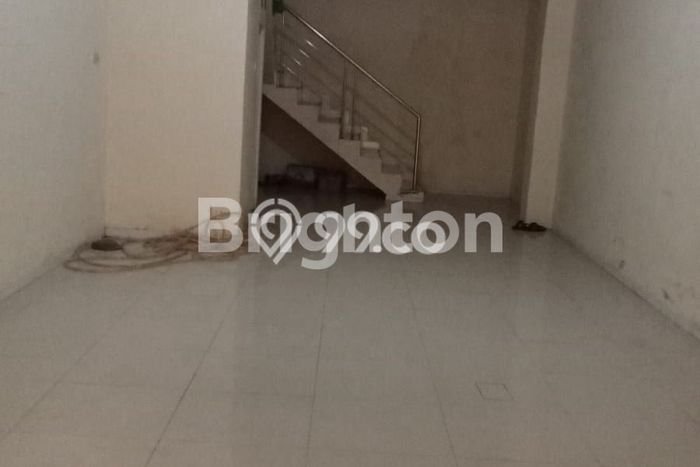 Ruko di Ujung Tanah, Luas 225m², Pusat Bisnis, Mainroad Ruko di Ujung Tanah, Luas 225m², Pusat Bisnis, Mainroad