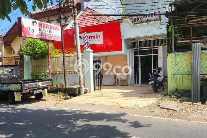 Rumah Mewah LB 800m2 Siap Pakai Desain Elegan di Maloku, Makassar Rumah Mewah LB 800m2 Siap Pakai Desain Elegan di Maloku, Makassar