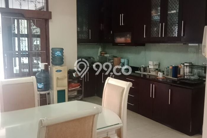 Rumah Sewa Surabaya LT 560m2 LB 390m2 Kawasan Surabaya Kota Rumah Sewa Surabaya LT 560m2 LB 390m2 Kawasan Surabaya Kota