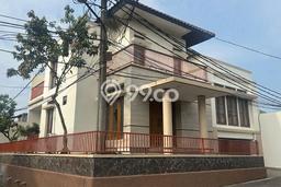 Hunian Mewah Siap Huni LT 217m2 di Ciputat, Tangerang Selatan Hunian Mewah Siap Huni LT 217m2 di Ciputat, Tangerang Selatan