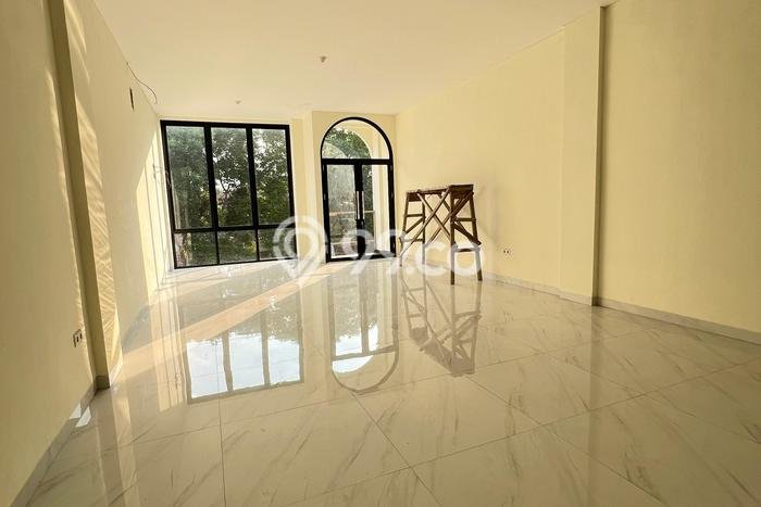 INVESTASI MENGUNTUNGKAN! Ruko Kawasan Pejaten, Luas 210m2m², Nilai Sewa Tinggi INVESTASI MENGUNTUNGKAN! Ruko Kawasan Pejaten, Luas 210m2m², Nilai Sewa Tinggi