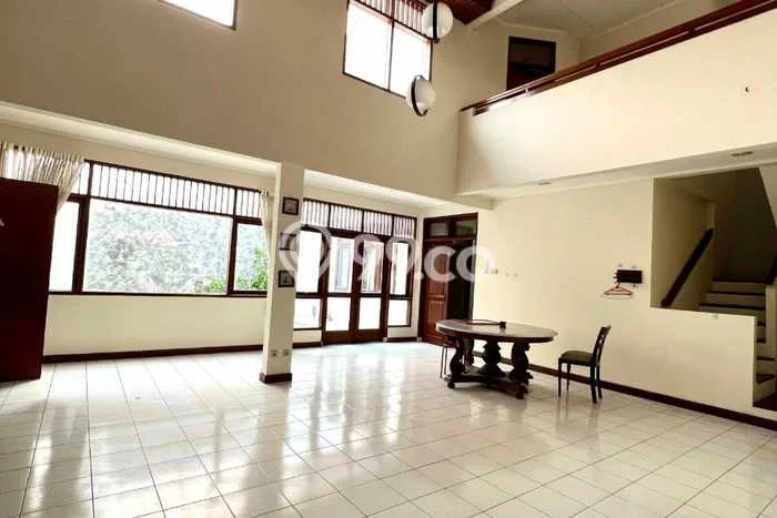 UNIT TERBATAS! Rumah area , 3 KT, LT 250m2m² LB 200m2m² UNIT TERBATAS! Rumah area , 3 KT, LT 250m2m² LB 200m2m²