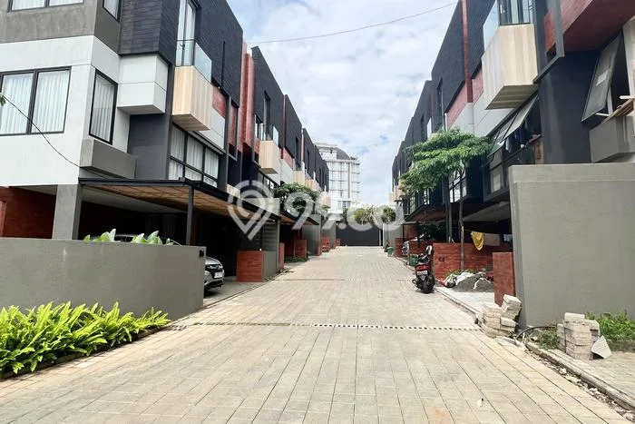 Disewakan! Rumah 3 Kamar Tidur &
3 Kamar Mandi di Antasari, Jakarta Selatan Disewakan! Rumah 3 Kamar Tidur &
3 Kamar Mandi di Antasari, Jakarta Selatan