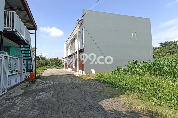 Rumah Luas Asri 10 KT Siap Pakai di Merjosari Malang Rumah Luas Asri 10 KT Siap Pakai di Merjosari Malang