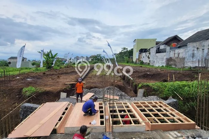 Rumah Luas Asri 10 KT Siap Pakai di Merjosari Malang Rumah Luas Asri 10 KT Siap Pakai di Merjosari Malang
