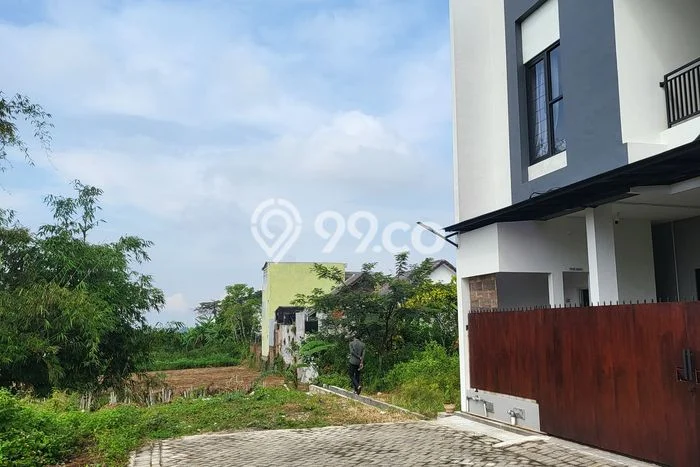 Rumah Luas Asri 10 KT Siap Pakai di Merjosari Malang Rumah Luas Asri 10 KT Siap Pakai di Merjosari Malang