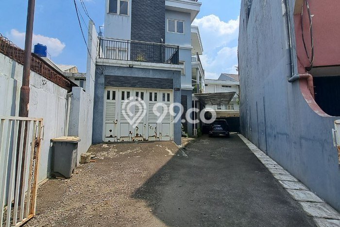 Komersial Usaha Dijual di Cinere Depok LT 181m2 & LB 400m2 Komersial Usaha Dijual di Cinere Depok LT 181m2 & LB 400m2