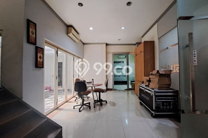 Komersial Usaha Dijual di Cinere Depok LT 181m2 & LB 400m2 Komersial Usaha Dijual di Cinere Depok LT 181m2 & LB 400m2
