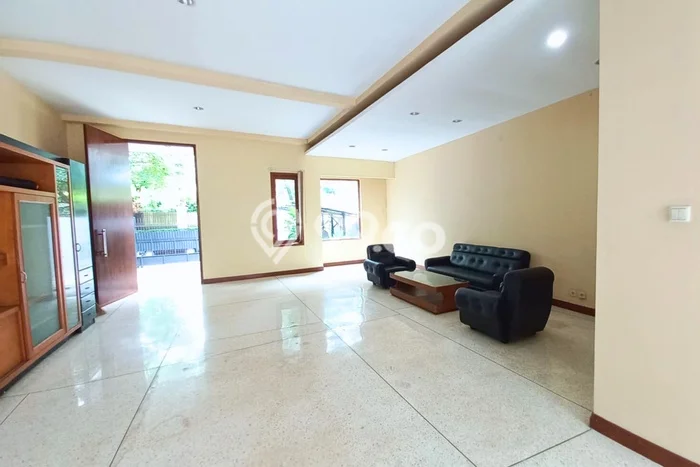 Sewa Rumah Modern di Menteng Harga Rp 550 Juta/ Tahun Sewa Rumah Modern di Menteng Harga Rp 550 Juta/ Tahun