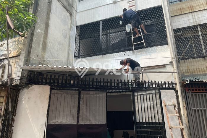 Disewakan! Rumah 11 Kamar Tidur &
4 Kamar Mandi di Pangeran Jayakarta, Jakarta Pusat Disewakan! Rumah 11 Kamar Tidur &
4 Kamar Mandi di Pangeran Jayakarta, Jakarta Pusat