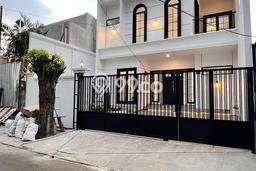 For Sale! Premium House LT 200m2 Desain Elegan di BSD Nusaloka For Sale! Premium House LT 200m2 Desain Elegan di BSD Nusaloka