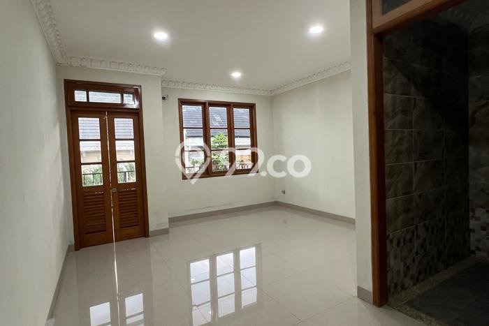 Rumah Strategis Minimalis Lb 300m2 di Ciputat Timur, Tangerang Selatan Rumah Strategis Minimalis Lb 300m2 di Ciputat Timur, Tangerang Selatan