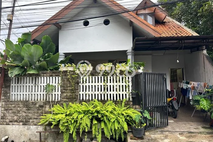 Disewakan! Rumah 3 Kamar Tidur &
2 Kamar Mandi di Gandaria, Jakarta Selatan Disewakan! Rumah 3 Kamar Tidur &
2 Kamar Mandi di Gandaria, Jakarta Selatan