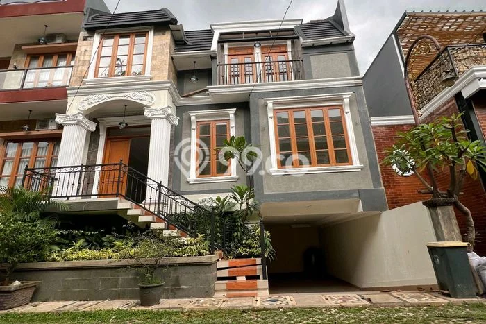 Rumah Strategis Minimalis Lb 300m2 di Ciputat Timur, Tangerang Selatan Rumah Strategis Minimalis Lb 300m2 di Ciputat Timur, Tangerang Selatan