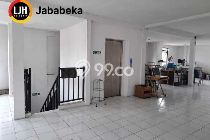 Komersial Disewa di Bekasi dengan LB 160m2 Area Komersial Ramai Komersial Disewa di Bekasi dengan LB 160m2 Area Komersial Ramai