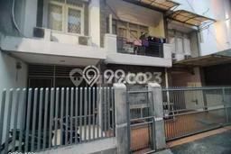 Rumah Elit LB 220m2 Siap Huni Desain Elegan di Tanjung Duren, Jakarta Barat Rumah Elit LB 220m2 Siap Huni Desain Elegan di Tanjung Duren, Jakarta Barat